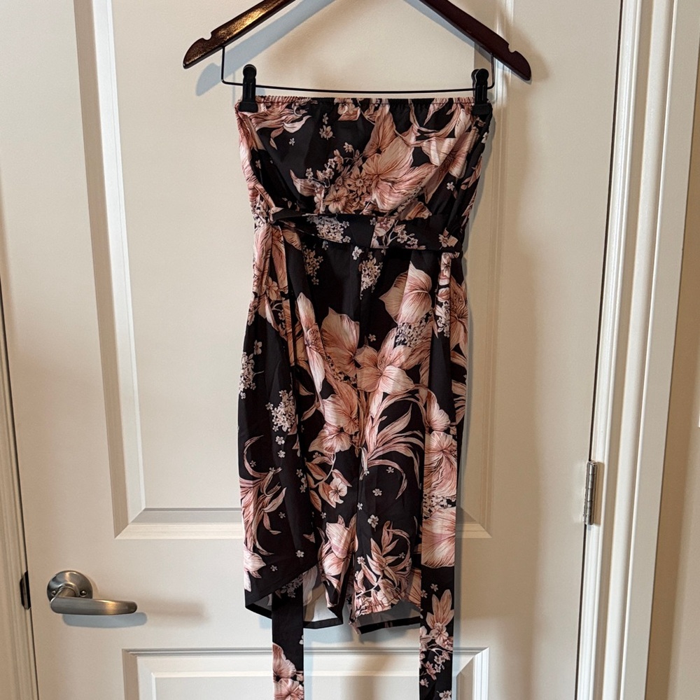 Floral Strapless romper - Black and Pink